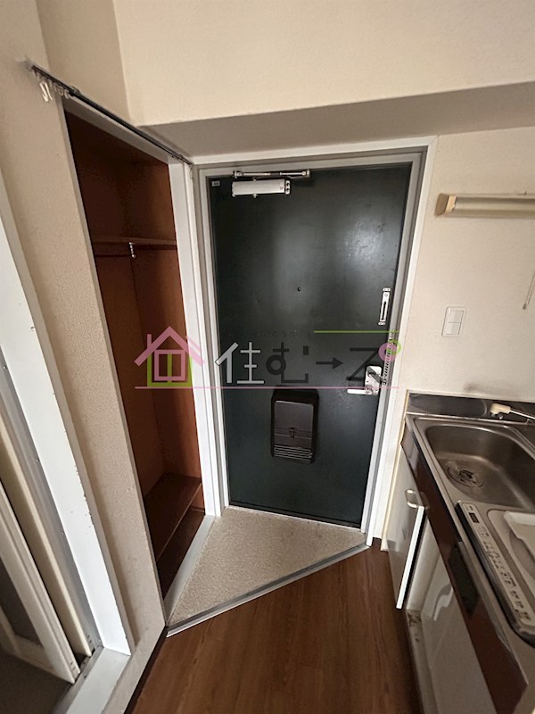 プレステア九条 玄関