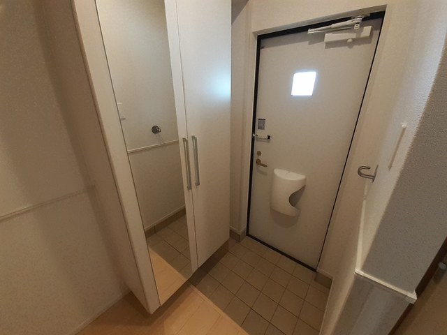 ウィステリア 玄関