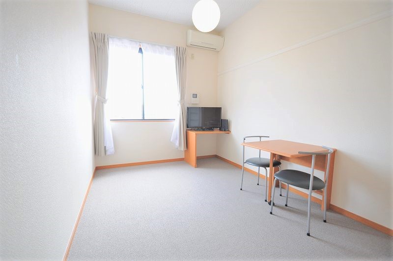 レオパレスアーデルⅠ 玄関