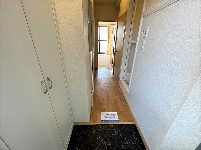 レオパレスファーウッドⅡ 玄関