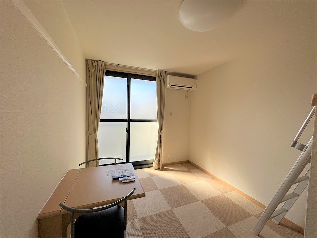 レオパレスファーウッドⅡ リビング