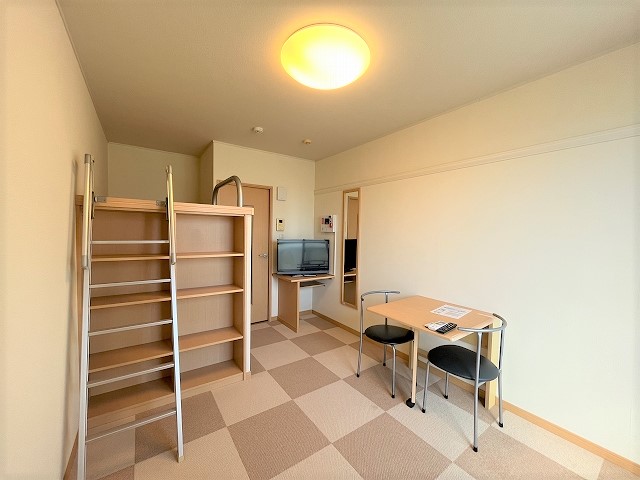 レオパレス昴 ベッドルーム