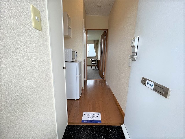 レオパレスアニマリート 玄関