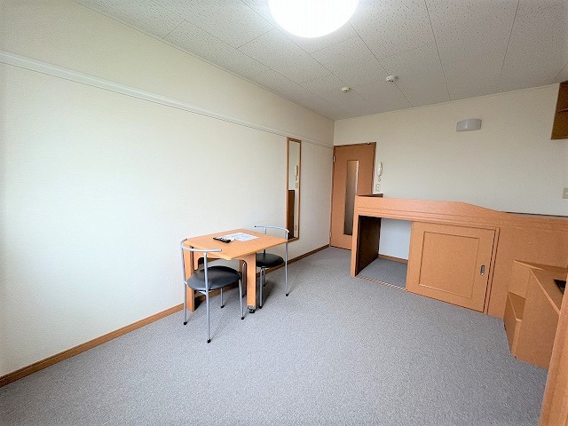 レオパレスアニマリート リビング