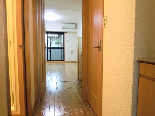 アンソレイエ 玄関