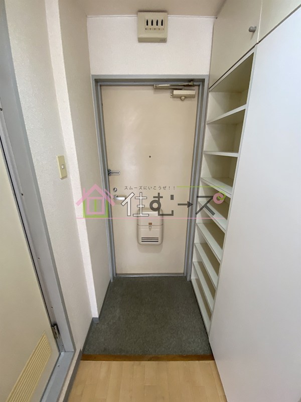 ティクスアパートメント 玄関