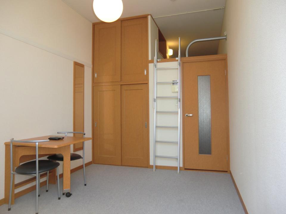 レオパレスコンフォール リビング