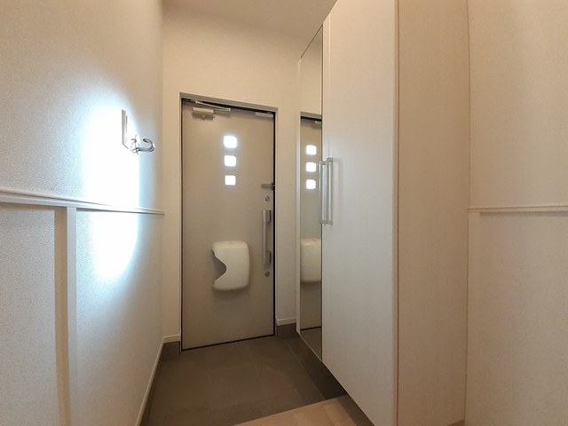 ＣＲＯＳＳ　ＦＩＥＬＤ 玄関