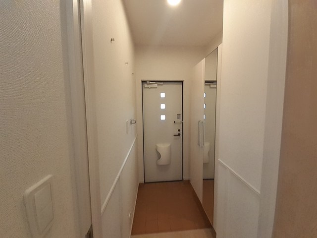 ザ・ビレッジグリーン山口町Ⅱ 玄関