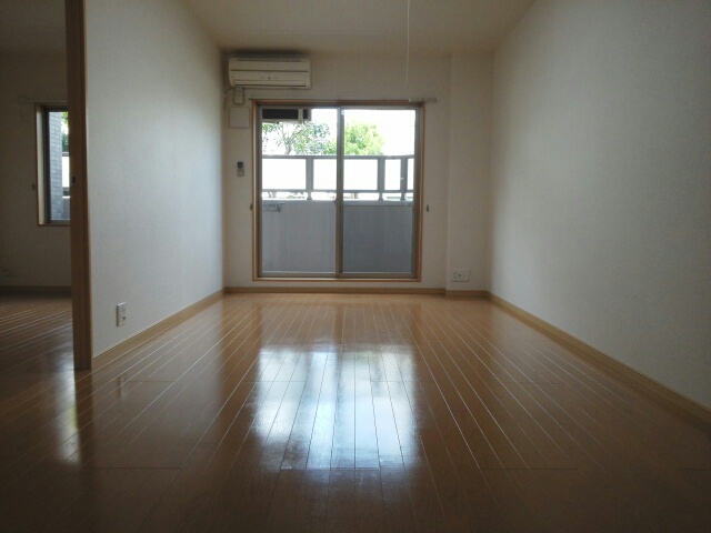 メゾンドファミーユ鶴見緑地公園 リビング