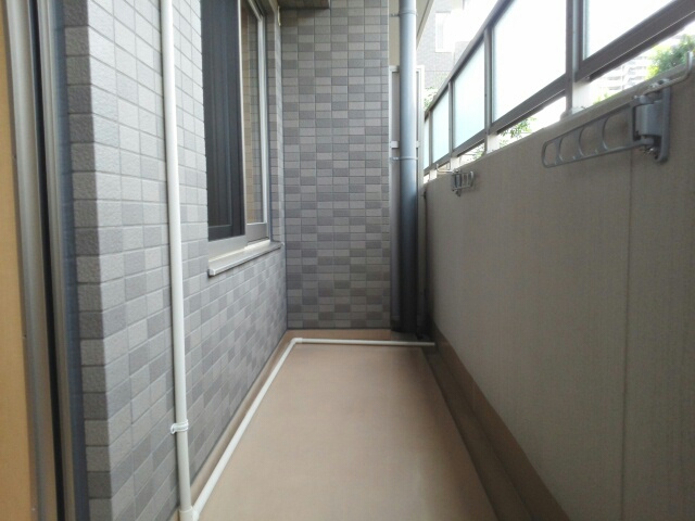 メゾンドファミーユ鶴見緑地公園 ベランダ