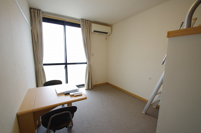 レオパレスアルタイル リビング