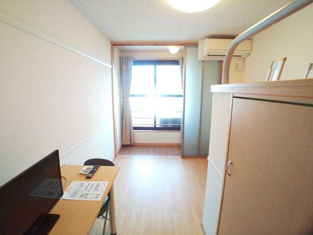 レオパレスエイト リビング