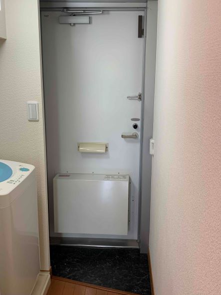 レオパレスラ　ピエス 玄関