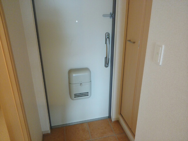 ハイツ　北三国 玄関