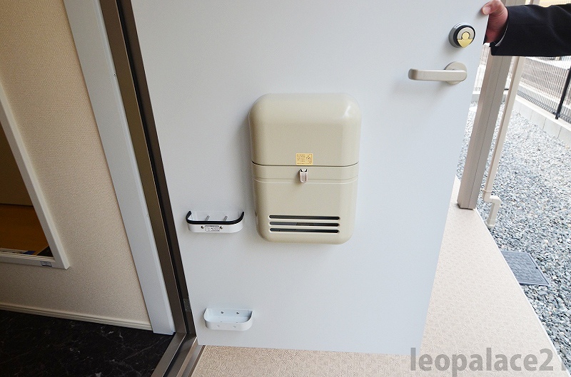 レオネクスト久々知Ⅲ 玄関