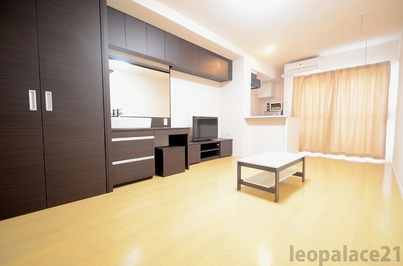 レオネクスト久々知Ⅲ リビング