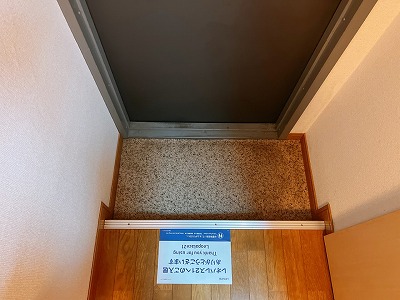 レオパレスドミール 玄関