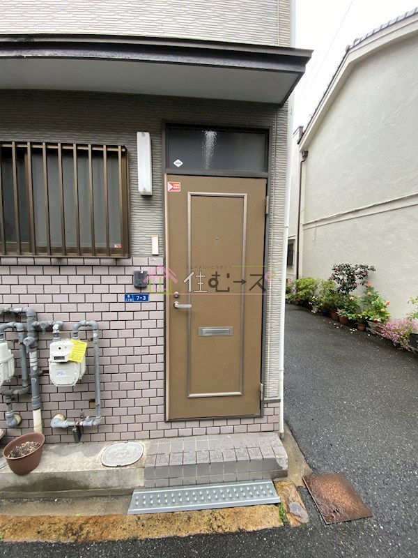橘貸家　B棟 エントランス
