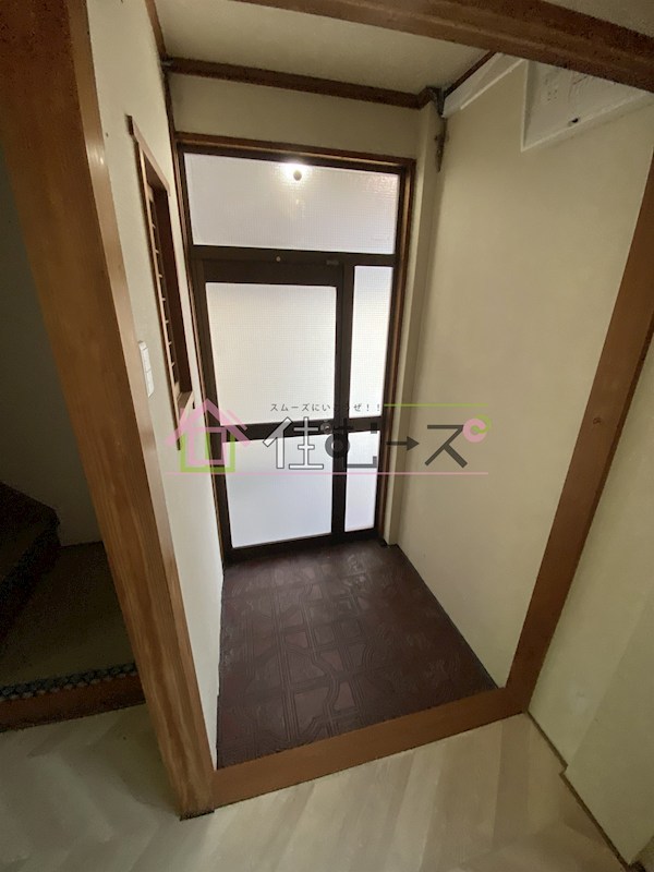 西九条1丁目倉庫付き貸家 玄関