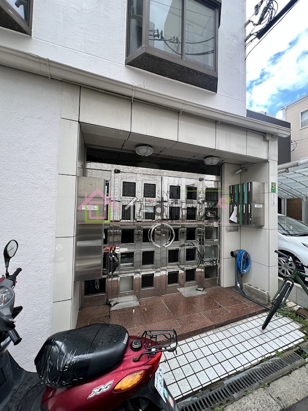 菅栄町レディースマンション エントランス