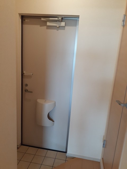 ファースト 玄関