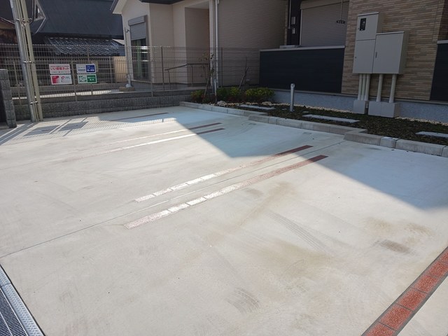 クレイン 駐車場