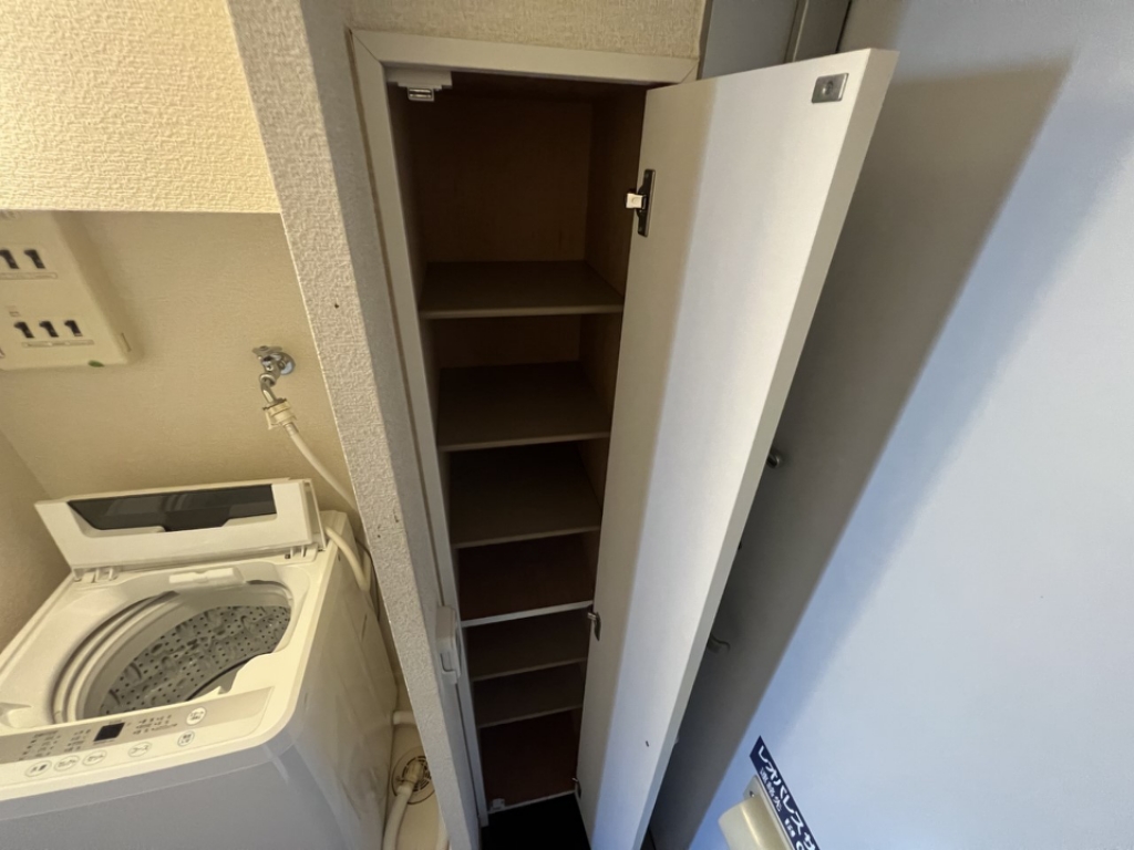 レオパレスドミール 玄関