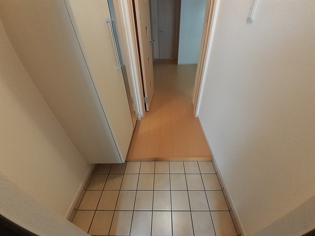 グランソレイユ楠葉 玄関