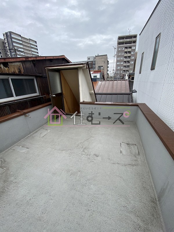 大阪市阿倍野区松虫通1丁目戸建 ベランダ
