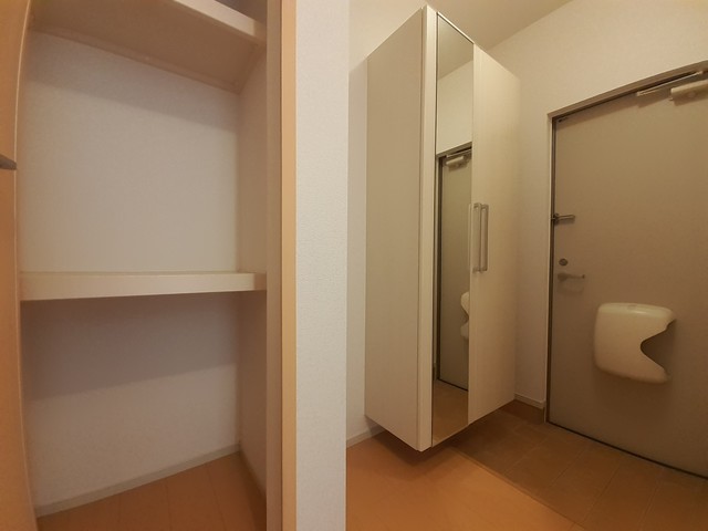 アウローラ八尾 玄関