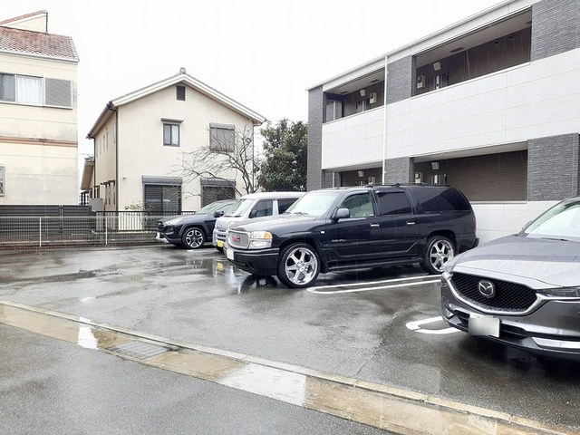 クリスタル　ヒルズ 駐車場