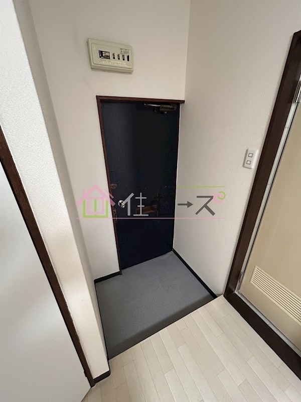 パシフィック玉津 玄関