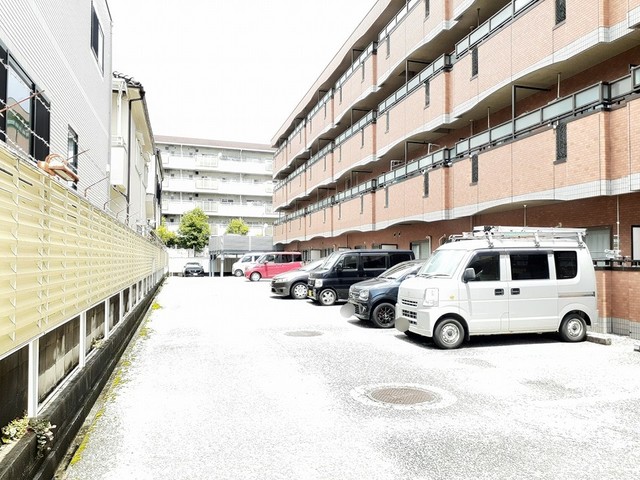 フリーダム中村 駐車場