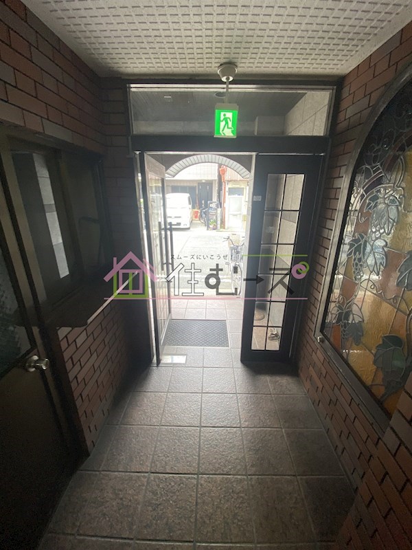 EST玉出 ロビー