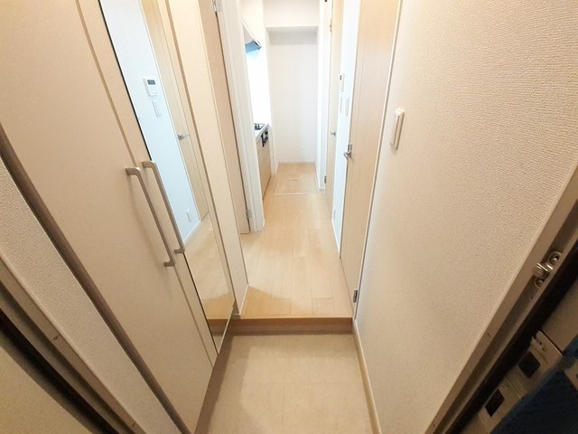 クレスト神崎川 玄関