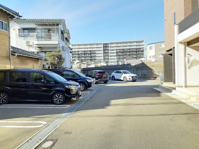 サニーレジデンス西三国Ｈ 駐車場