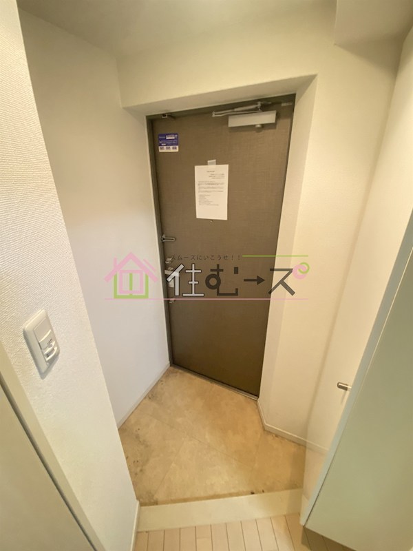 レジディア谷町 玄関
