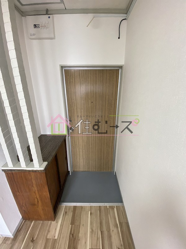 シャトーシラキ 玄関