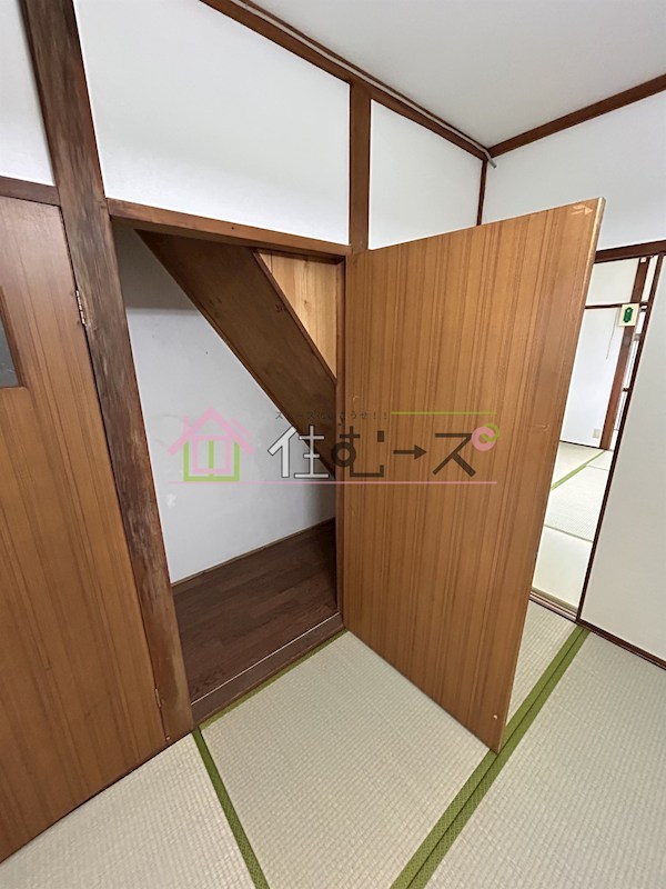 中川西2丁目16番貸家 収納