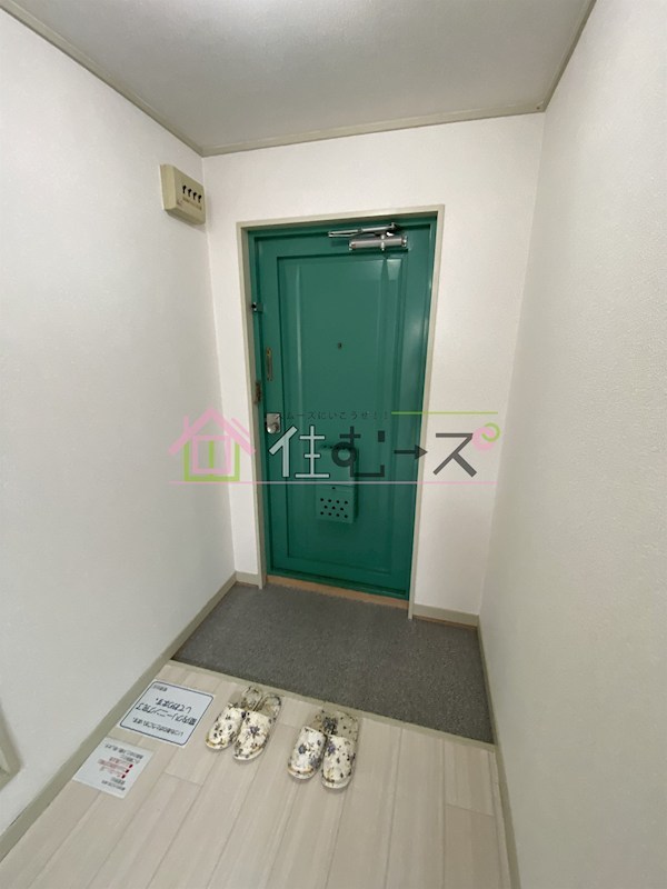 プレジール中野 玄関