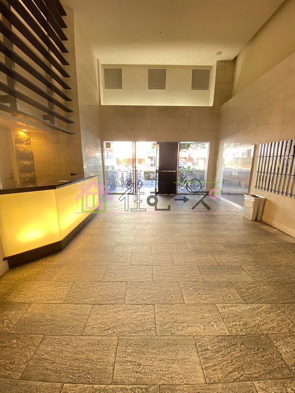 エスライズ難波EAST ロビー