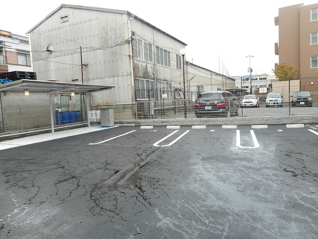 イースト　ブルー 駐車場