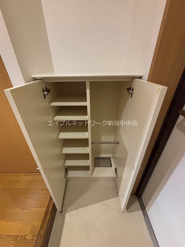 ヒルズ川端 収納