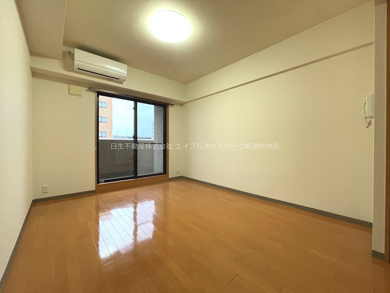 BUENA上大川前通3番町 リビング