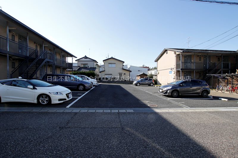 カルティエラタンA棟 駐車場