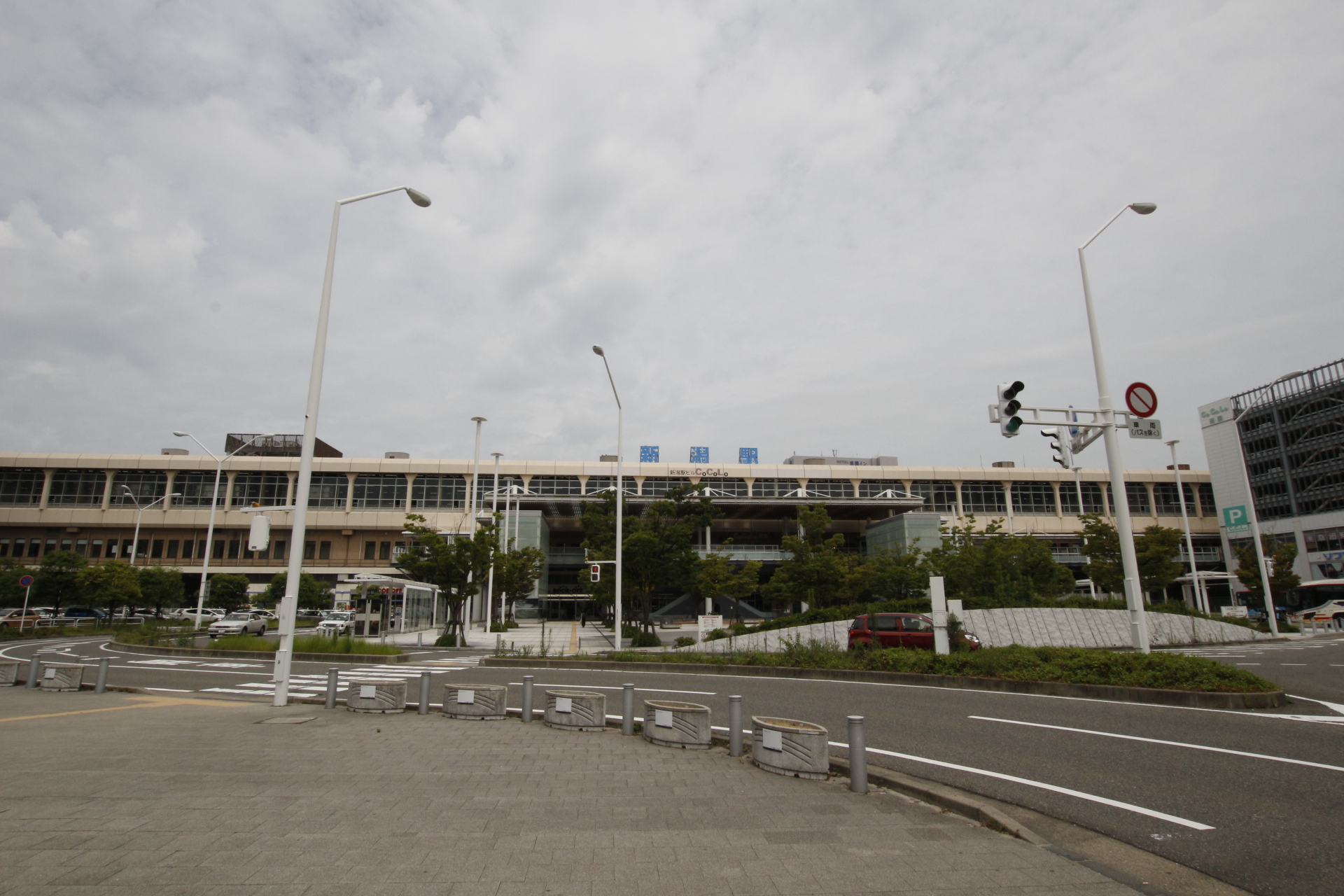 レデス万代公園 駅