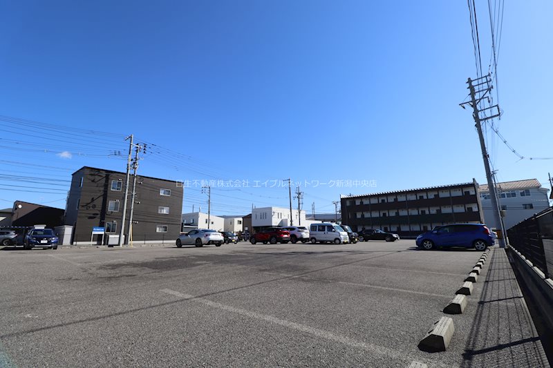 新女池上山駐車場 外観