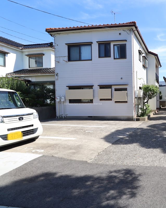 石渡アパート 駐車場