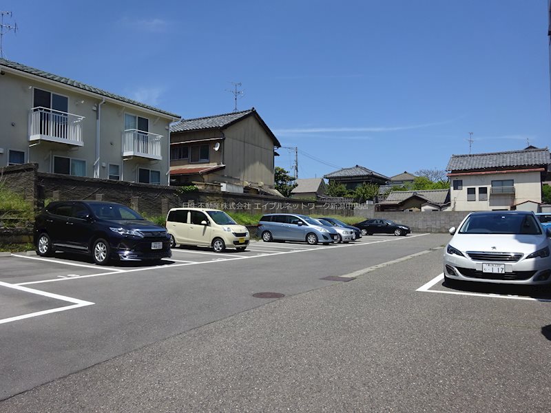 西大畑レジデンス 駐車場